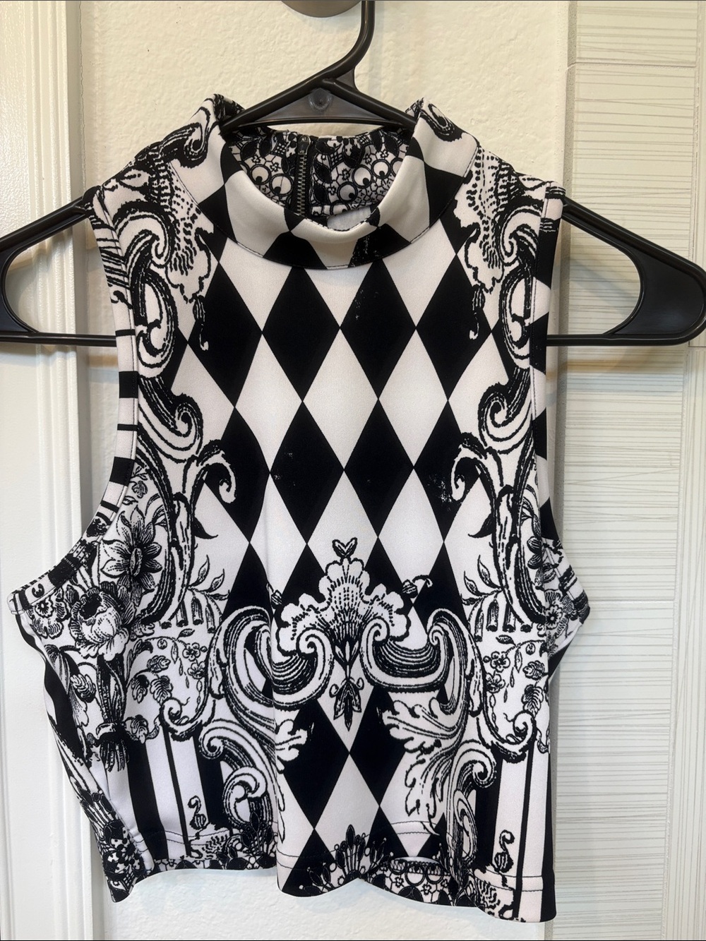 2B BEBE Black & White Sleeveless High Neck Patterned Crop Top